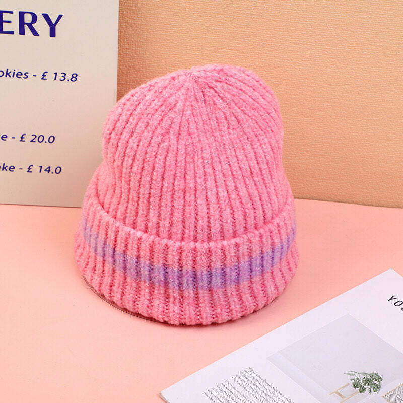 Cappello lavorato a maglia con colori contrastanti-rosa