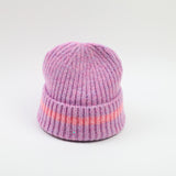 Cappello lavorato a maglia con colori contrastanti-viola