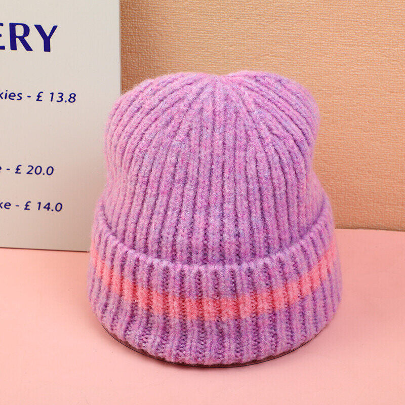 Cappello lavorato a maglia con colori contrastanti-viola