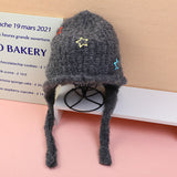 Cappello lavorato a maglia con protezione per le orecchie a tre stelle-nero