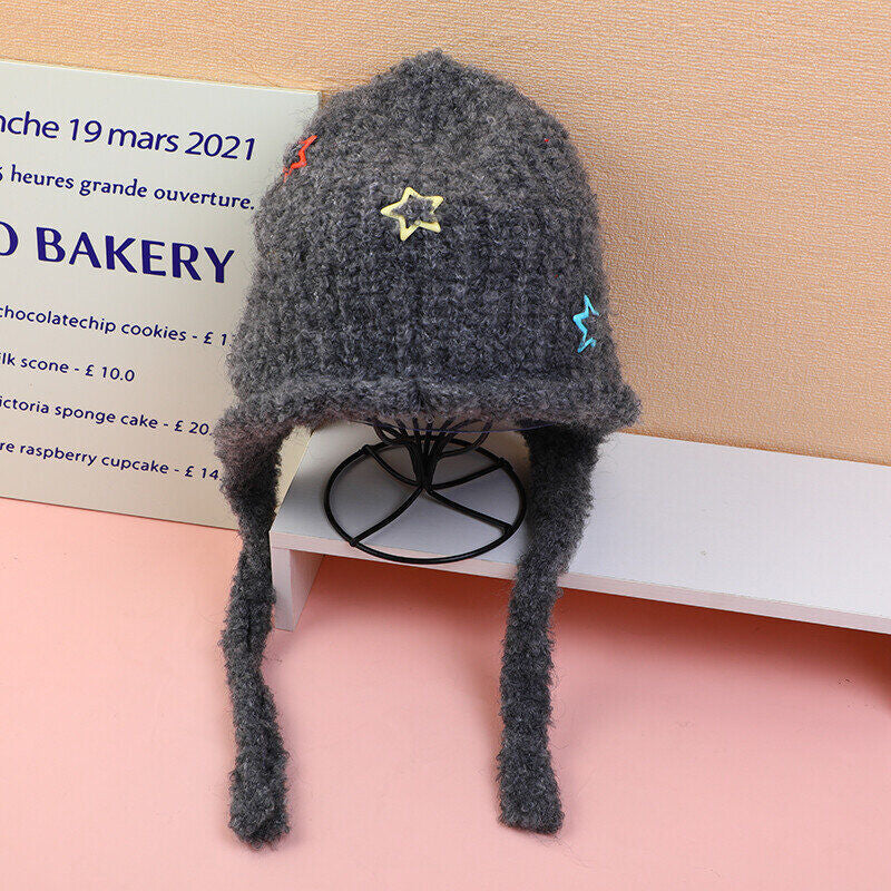 Cappello lavorato a maglia con protezione per le orecchie a tre stelle-nero