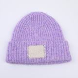 Cappello lavorato a maglia super morbido con logo in tessuto-viola
