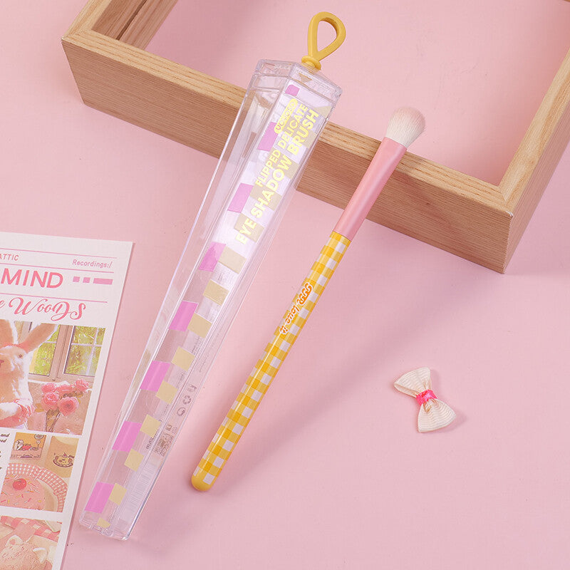 Pennello per ombretto delicato capovolto