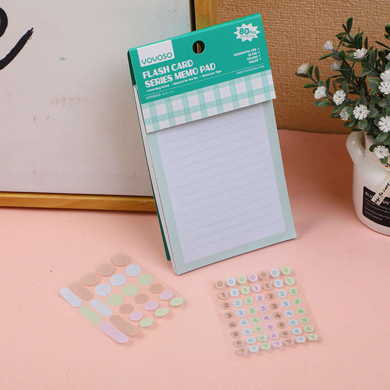 Blocco note con serie di schede flash