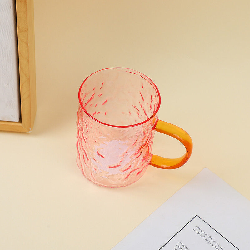 Tazza in vetro con manico giallo-rosa